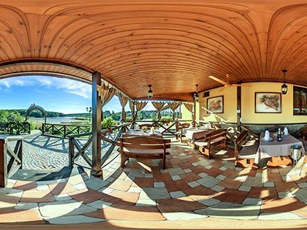 Вид з тераси на озеро